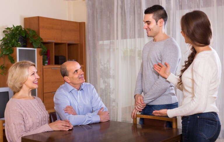 J'ai peur de présenter mon petit ami à mes parents : comment faire ?