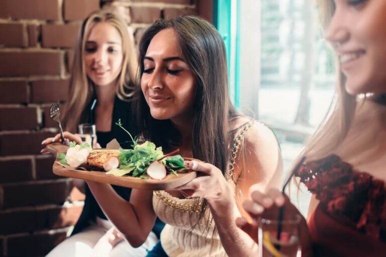 3 conseils pour prendre soin de vous sans avoir à abandonner votre vie sociale