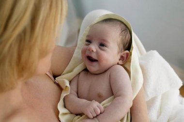 Découvrez une chanson pour faire rire les bébés