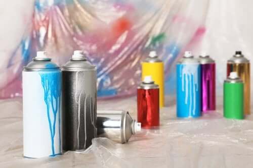 Peintures aérosol : 7 idées pour relooker son intérieur