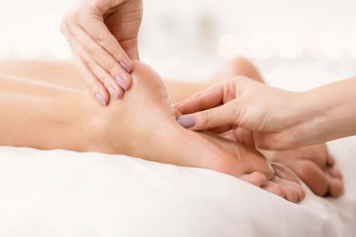 Sensation de brûlure aux pieds : 5 remèdes naturels