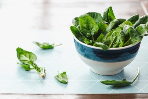 5 avantages de manger des épinards crus