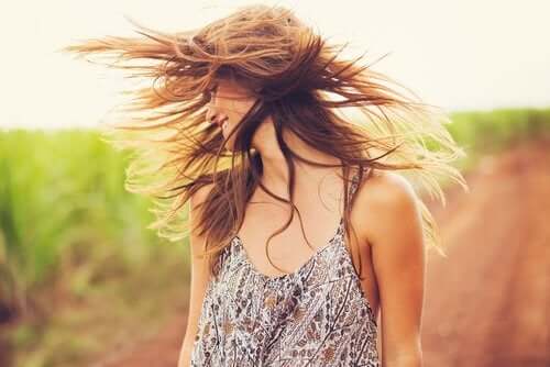 L'argile et l'huile de coco pour revitaliser les cheveux