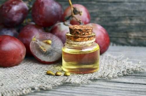Apprenez à préparer une crème de nuit antirides à base d'huile de pépins de raisin