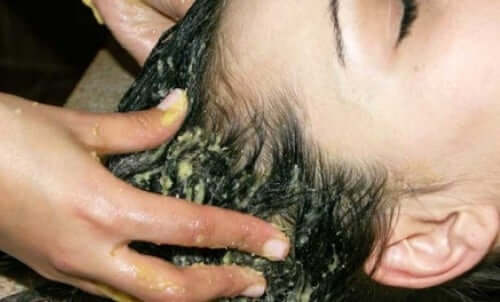 Des aliments pour renforcer les cheveux