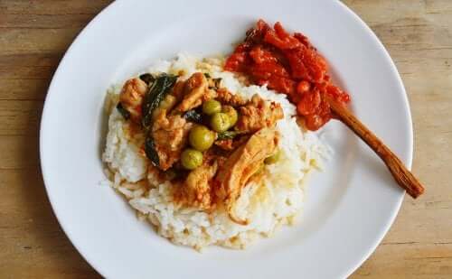 Poulet mariné au lait de coco et riz