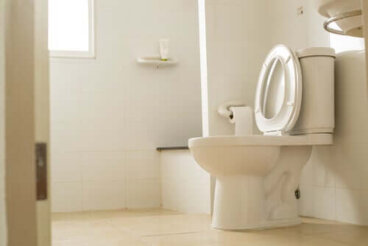 Est-il possible d'attraper des germes dans les toilettes publiques ?