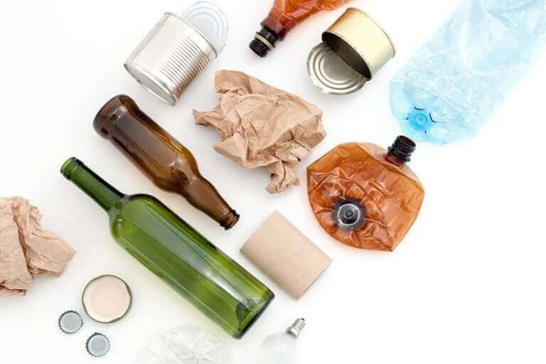 Des matériaux réutilisables qui s'accumulent souvent à la maison