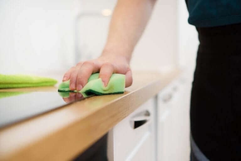Fabriquer un nettoyant pour meubles avec 3 ingrédients