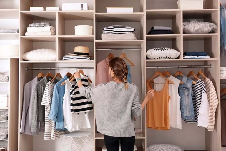 Quelques conseils pour éviter l'accumulation de vêtements dans son armoire