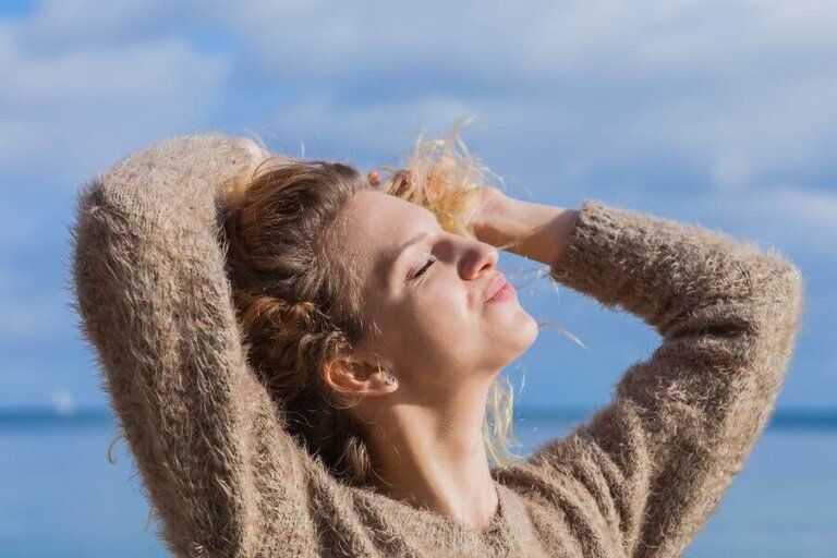 5 remèdes naturels pour protéger les cheveux du soleil