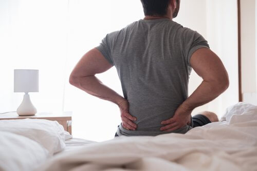 Inflammation du nerf sciatique : symptômes et remèdes maison