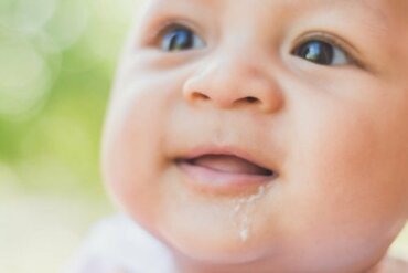 Quels sont les symptômes de la régurgitation du nourrisson ?