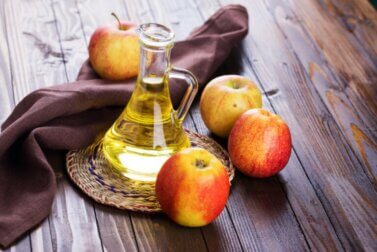 Remède maison au vinaigre pour les pellicules