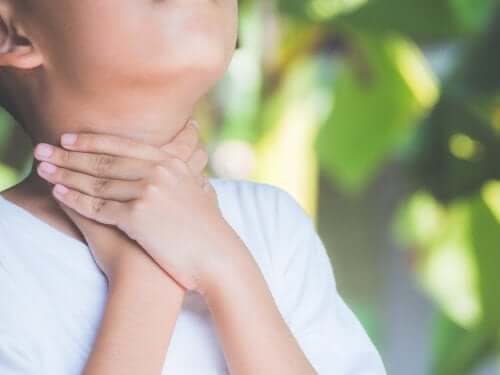 Aphtes dans la gorge : causes et traitements