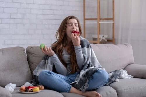 Je ne peux m'arrêter de manger : causes et solutions