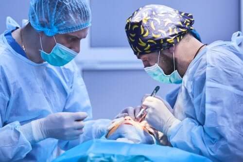 Opération de la cataracte : comment se passe-t-elle ?