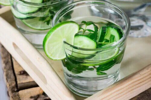Eaux détox : 2 bienfaits et mythes