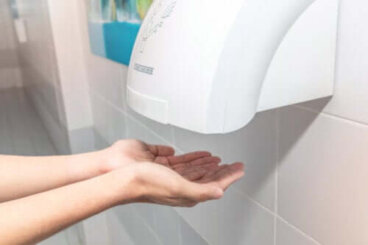 Les sèche-mains publics pourraient être contreproductifs, selon les études