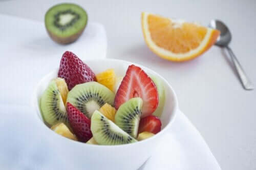 Quels sont les fruits qui ont moins de glucides ?