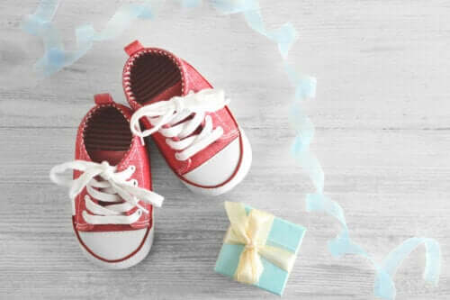 Est-il judicieux que les enfants marchent pieds nus ?