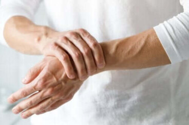 Comment différencier le syndrome du tunnel carpien de l'arthrite ?