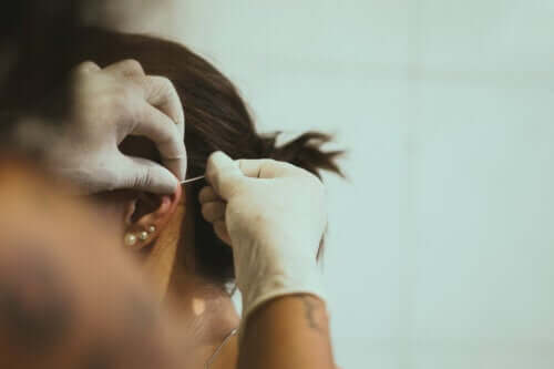 Piercings d'oreille : types et risques