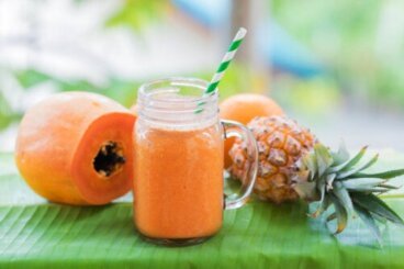 Jus d'ananas et de papaye pour soulager les symptômes d'indigestion