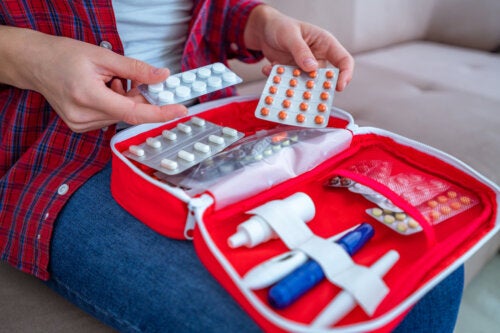 Voyager avec des médicaments : que faut-il considérer ?