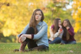 Gélotophobie ou peur des moqueries : comment la surmonter ?