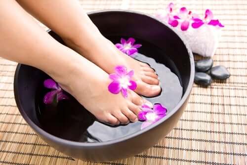 7 remèdes naturels pour soulager la douleur au niveau de la plante des pieds