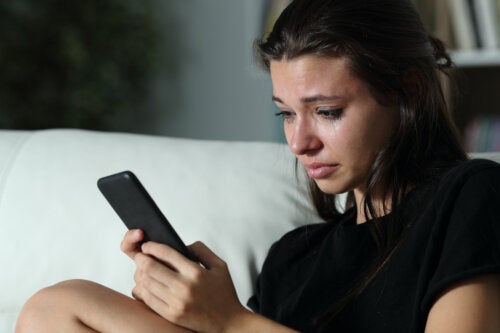 8 signes d'abus via WhatsApp
