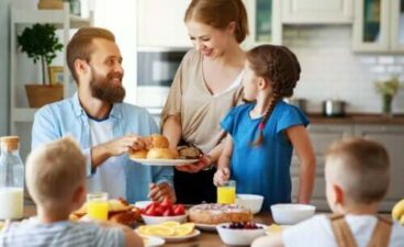Les 10 bienfaits de manger en famille selon la science