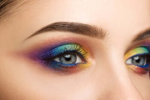 Les astuces de maquillage pour mettre en valeur la couleur des yeux