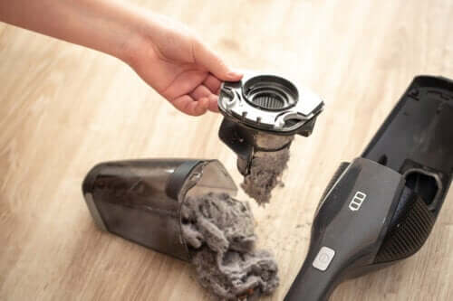 11 choses que vous ne devriez jamais aspirer avec pour le bien-être de votre aspirateur