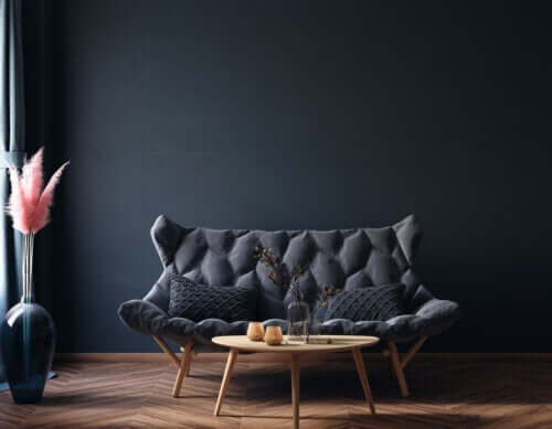 7 idées pour décorer un salon avec des meubles sombres