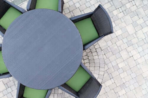 Comment nettoyer et entretenir les meubles de jardin en plastique ?