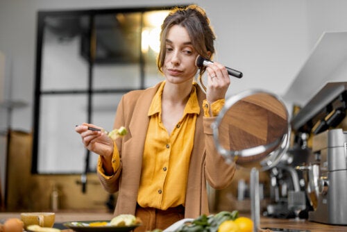 13 astuces maquillage et coiffure pour gagner du temps le matin