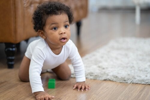 Importance de ramper dans le développement des bébés
