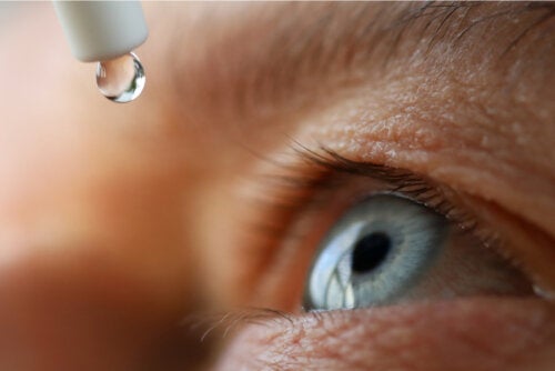 Yeux secs en hiver : symptômes, traitement et prévention