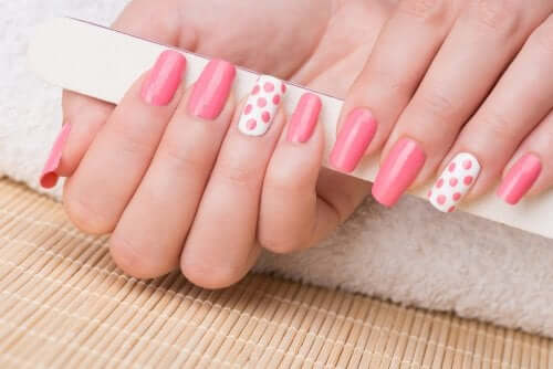 Vous voulez avoir des ongles longs et forts ? Voici 9 astuces qui vous aideront