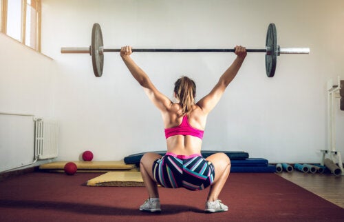 Overhead squat : technique, avantages et erreurs