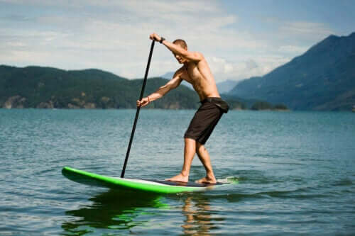 Qu'est-ce que le stand-up paddle et comment commencer à le pratiquer ?