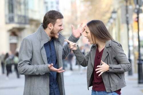Les caractéristiques de la communication agressive