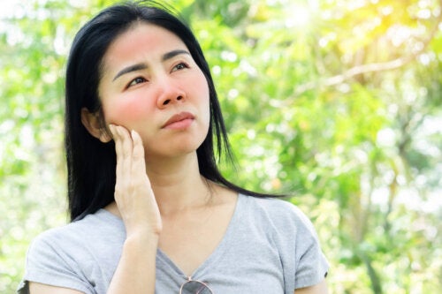 How to deal with photosensitivity caused by lupus?