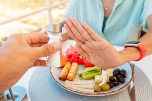 L'OMS recommande de réduire la consommation de sel pour protéger nos vies... Comment procéder ?
