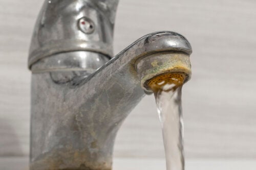 Que sont les taches d'eau dure et comment les éliminer ?