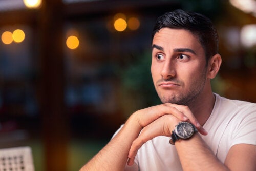 Quelle est la différence entre le sarcasme et l'ironie ?