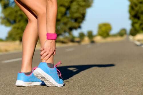 Tendinite fibulaire : causes, symptômes et traitement