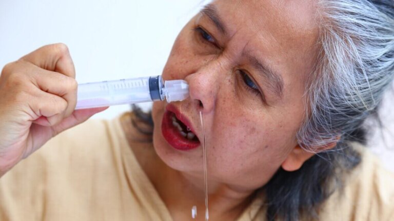 Comment réaliser un lavage nasal maison?